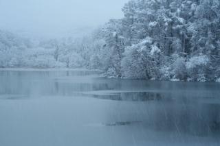 雪の飯綱大池
